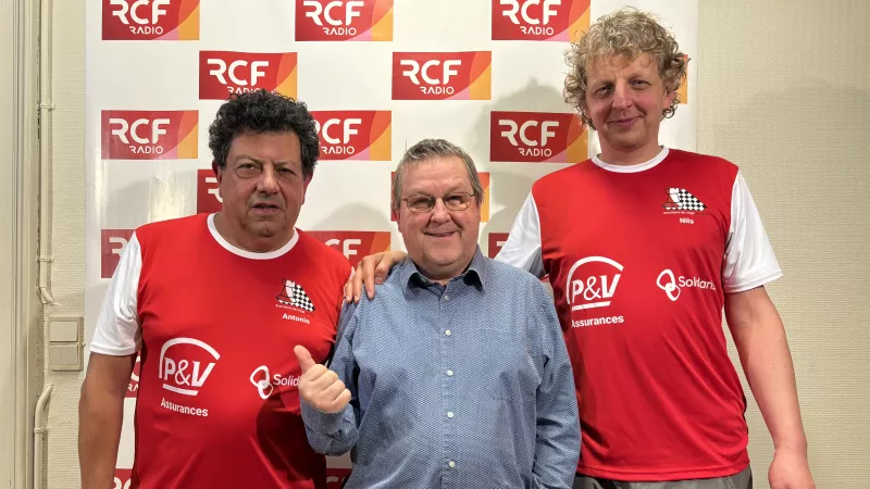Marc Gérardy avec Antonio Mollica et Pierre Heldenbergh dans le studio de RCF Liège